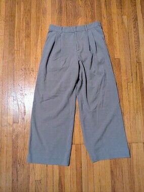 Wide-Leg Pleated Men’s Pants — Gray